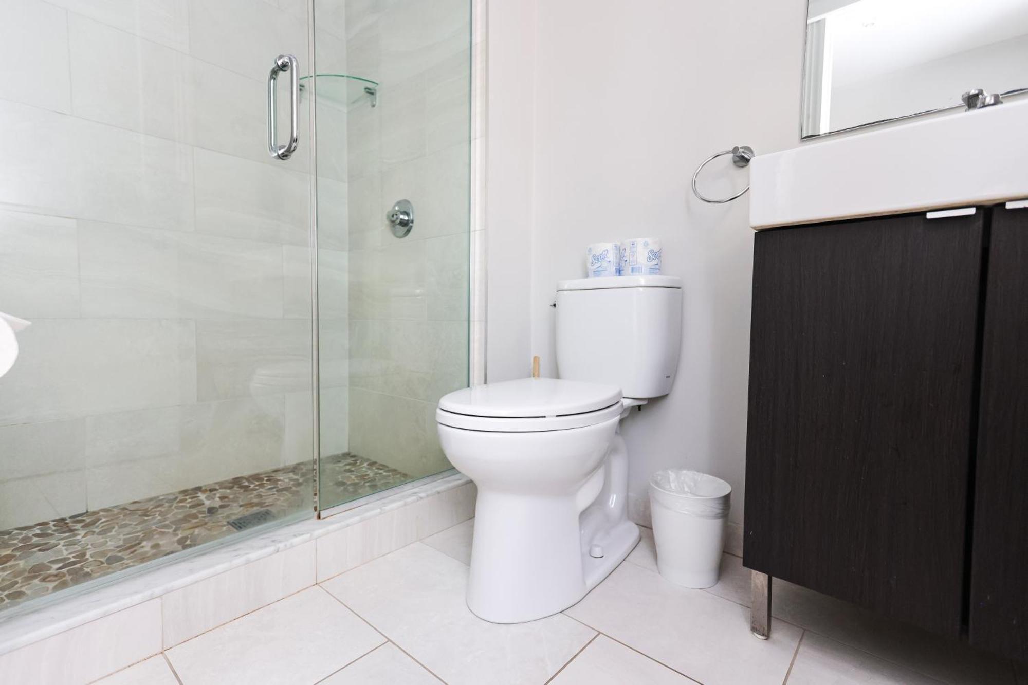 A Stylish Stay W/ A Queen Bed, Heated Floors.. #36 Brookline Exterior foto