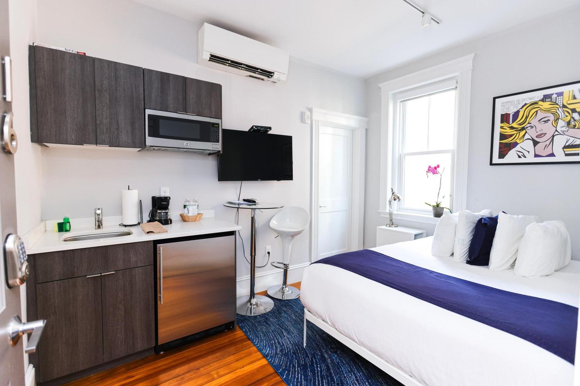 A Stylish Stay W/ A Queen Bed, Heated Floors.. #36 Brookline Exterior foto