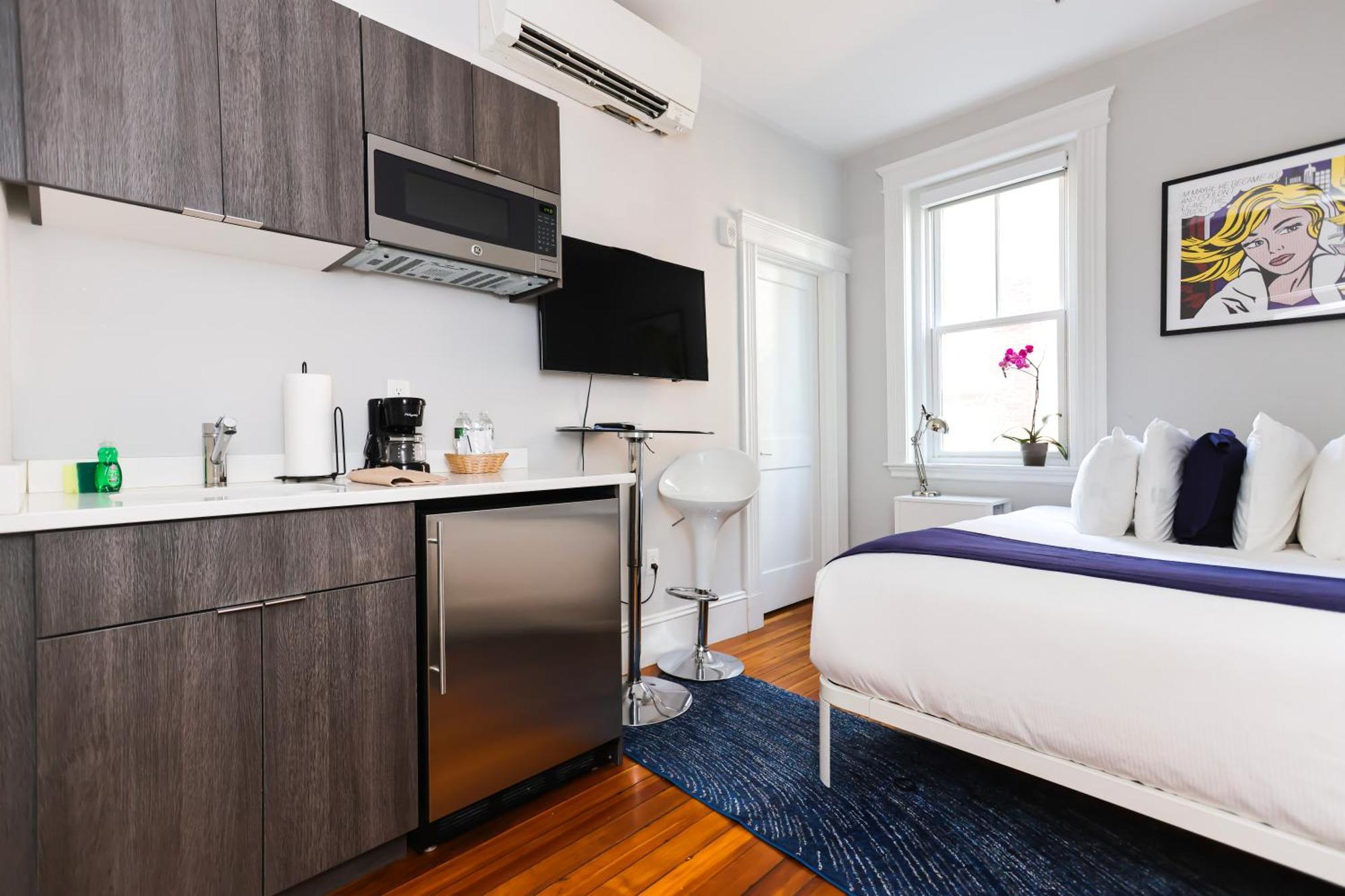 A Stylish Stay W/ A Queen Bed, Heated Floors.. #36 Brookline Exterior foto