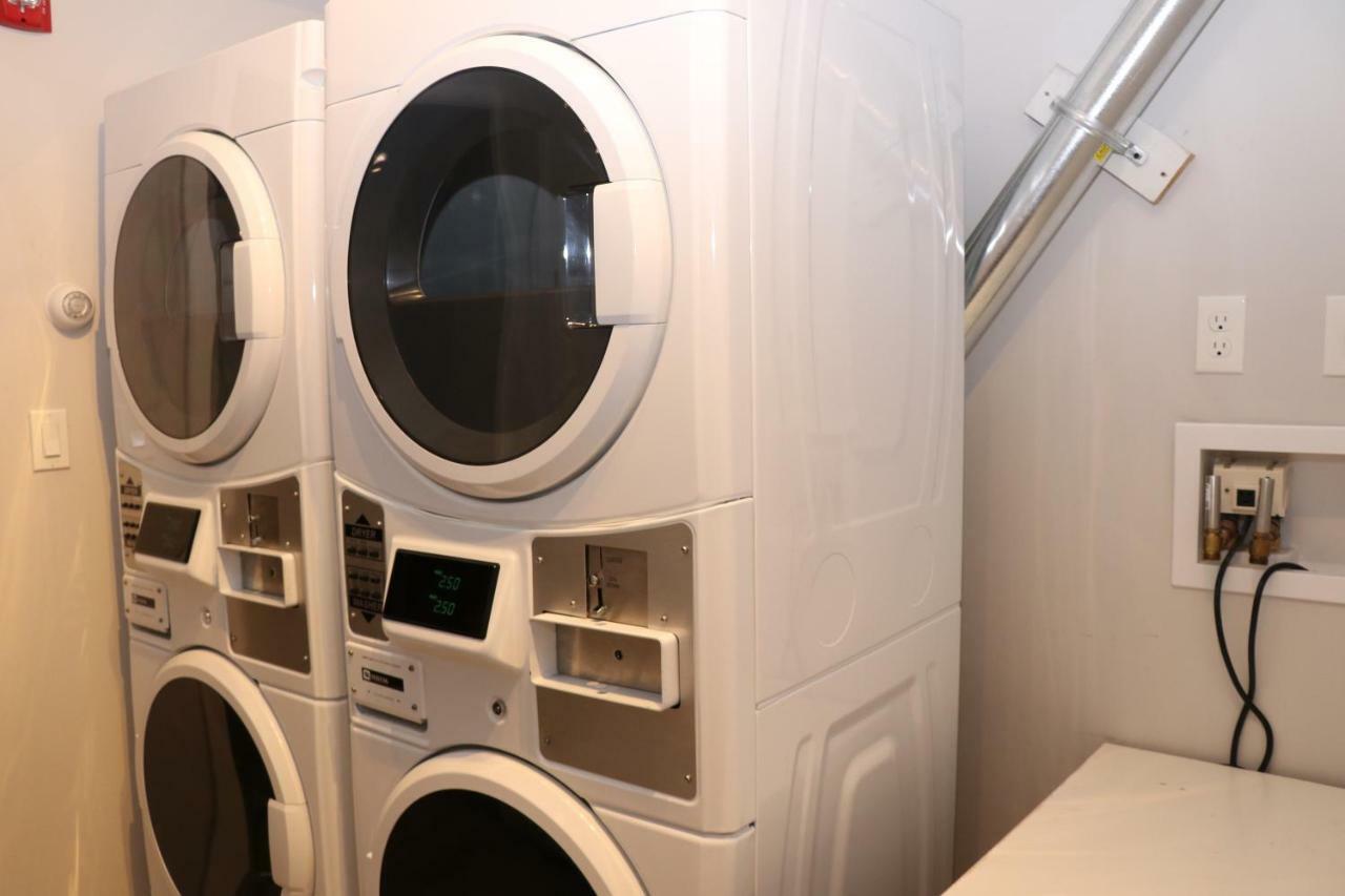 A Stylish Stay W/ A Queen Bed, Heated Floors.. #36 Brookline Exterior foto